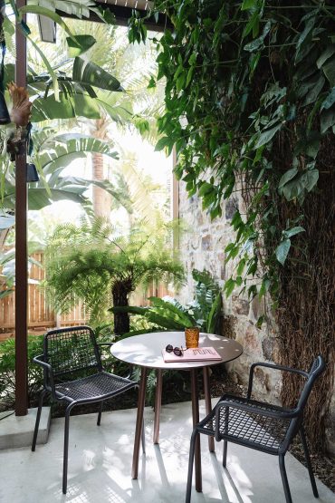outdoor table setting amongst the lush gardens at miss midgelys heritage apartments in new farm
